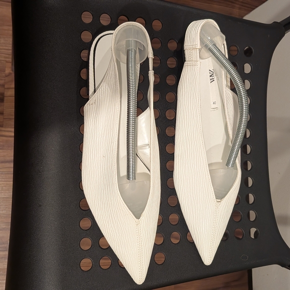 Zara White Textured Pointed Slingback Flats - Picture 3 of 7